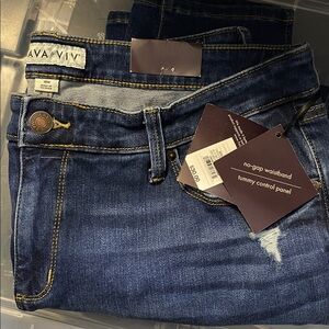 Ava & Viv 18w- NWT - Mid Rise Skinny